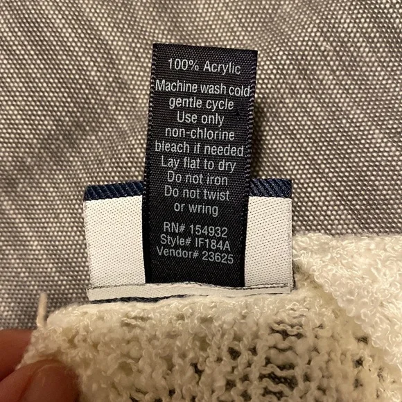 🌸3 for $20 Everything Must Go , Size Small, V Neck - Picture 6 of 6